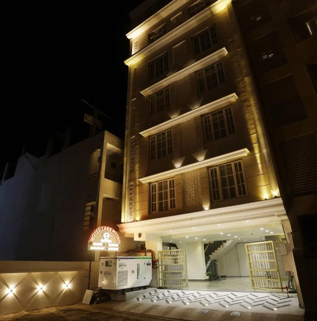 Hotel Lake Metro Udaipur 3*,
