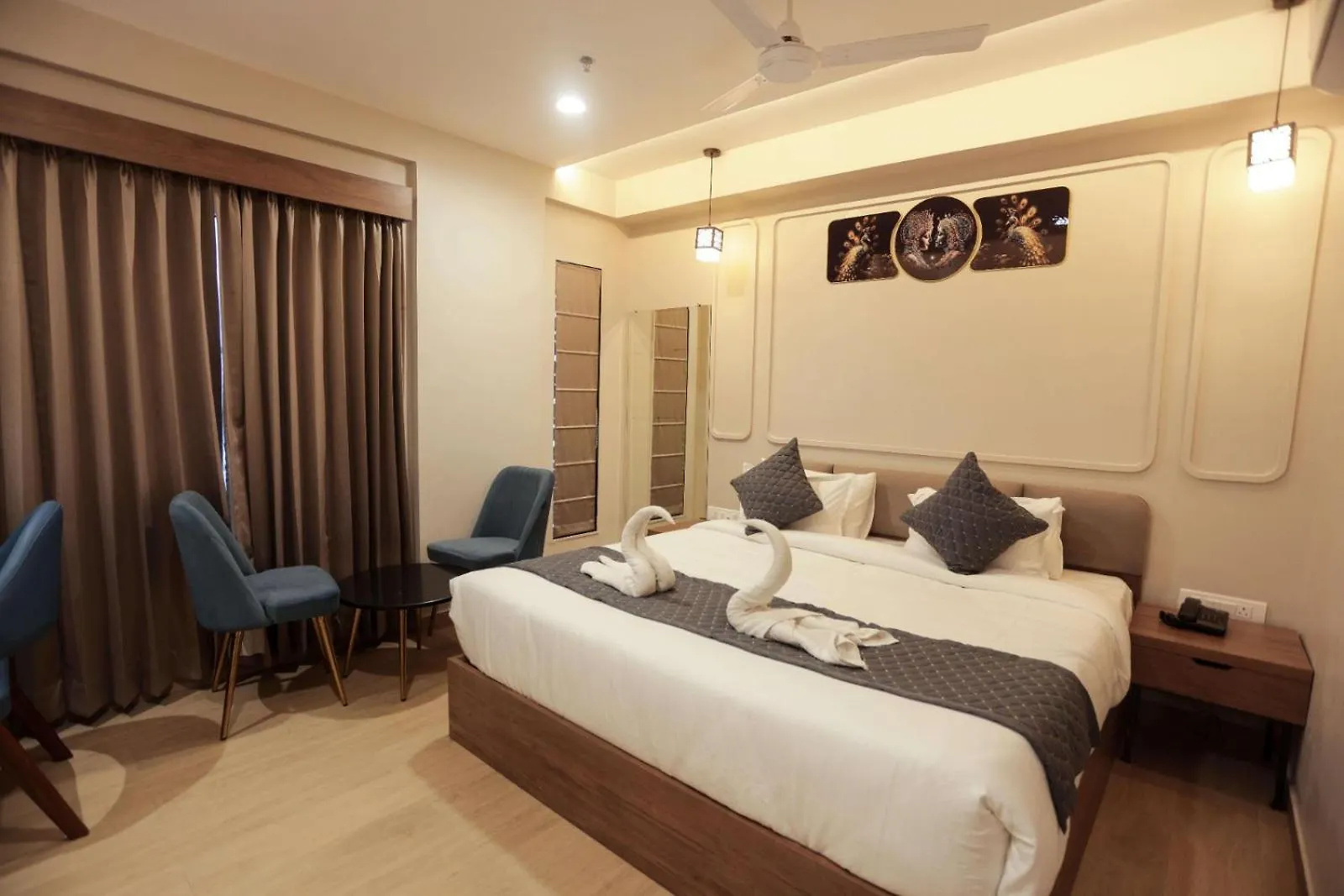 ***  Hotel Lake Metro Udaipur India