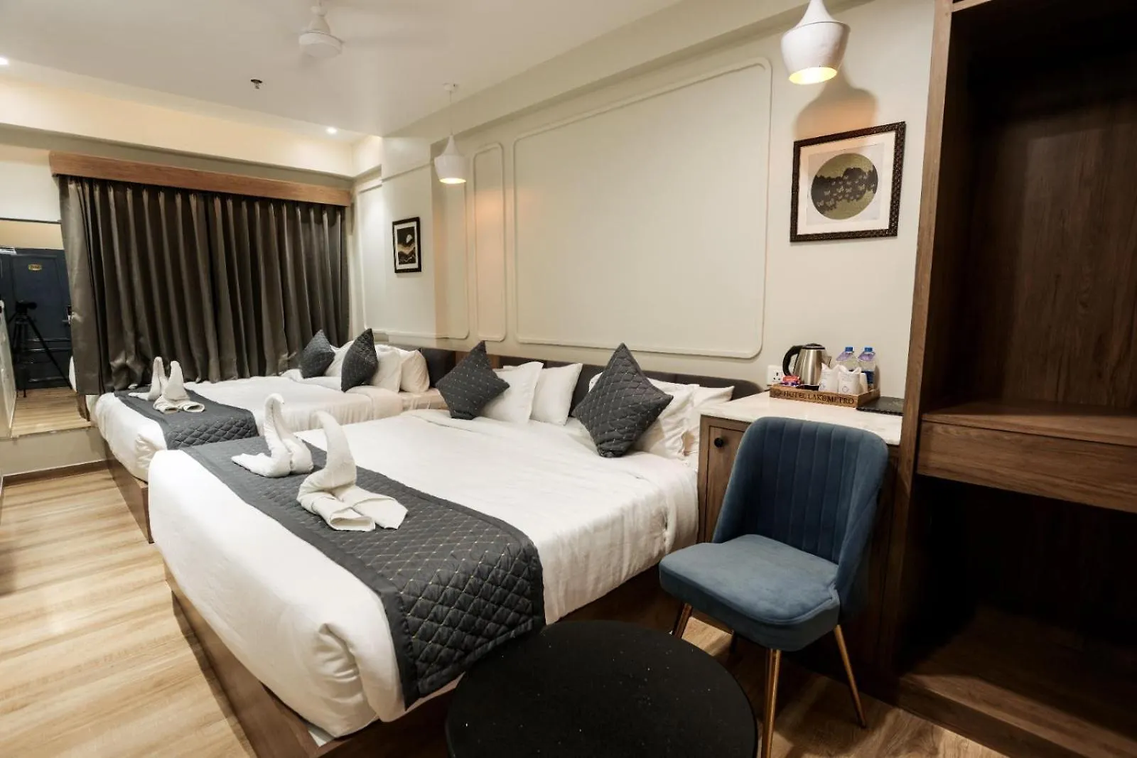 Hotel Lake Metro Udaipur