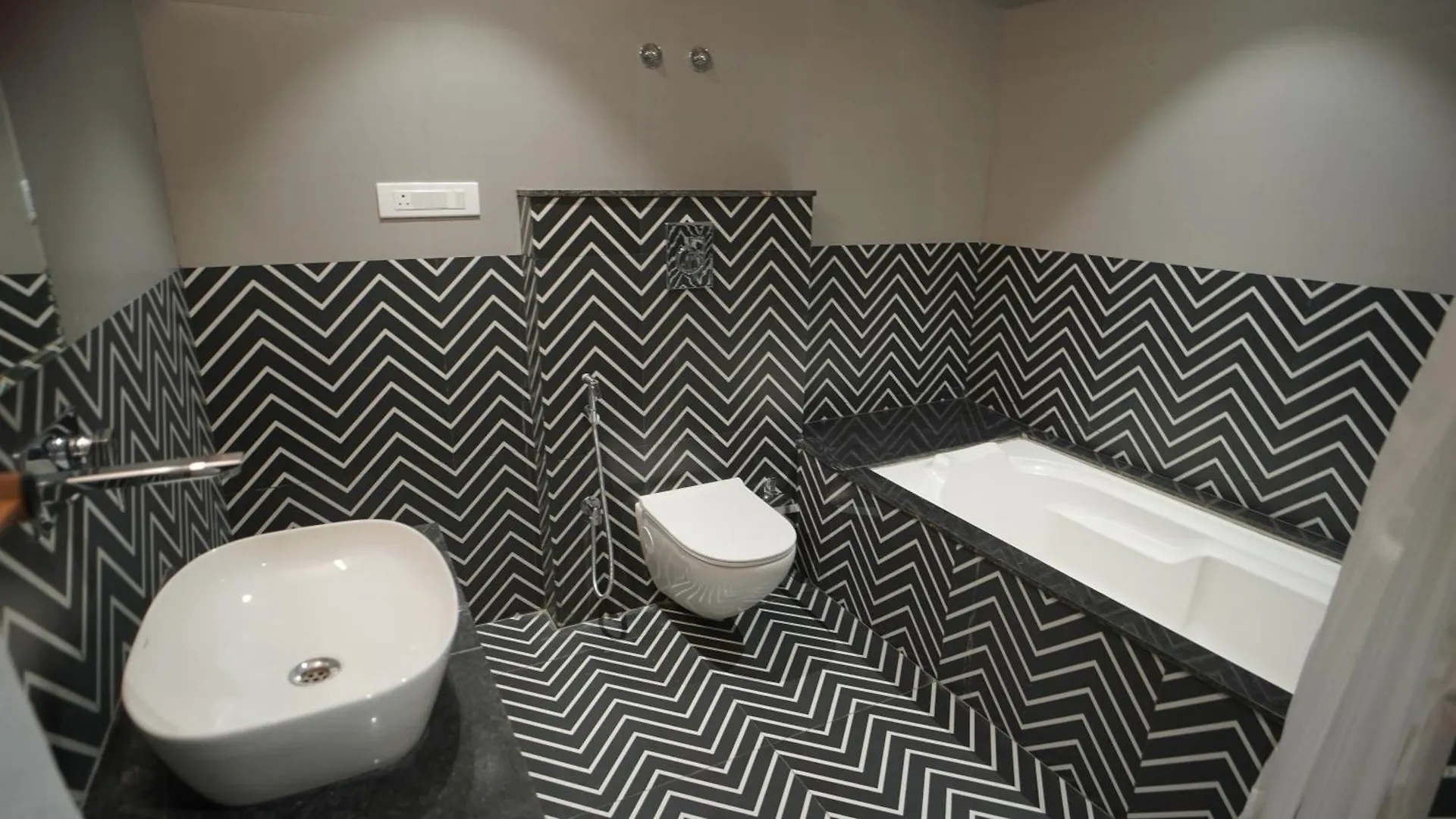 Hotel Lake Metro Udaipur