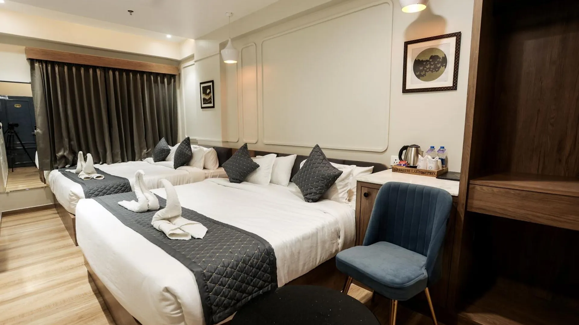 Hotel Lake Metro Udaipur